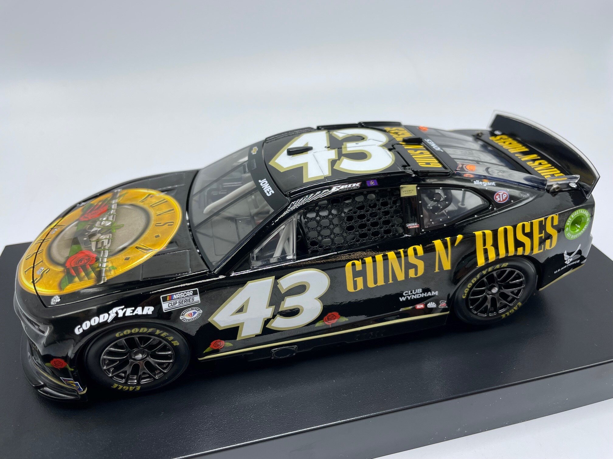 Die Cast Roses ERIK JONES 2023 GUNS N ROSES 1:24 ELITE DIECAST