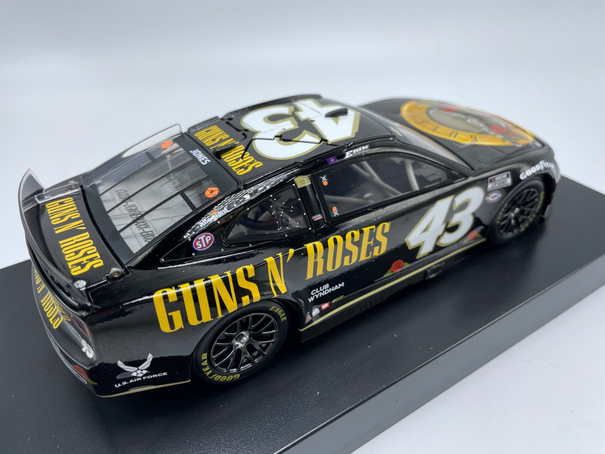 Die Cast Roses ERIK JONES 2023 GUNS N ROSES 1:24 ELITE DIECAST