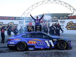 DENNY HAMLIN 2025 AMPM LAS VEGAS RACED WIN 1:24 ELITE PREMIER DIECAST